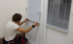 Установка рулонных жалюзи в Ижевске